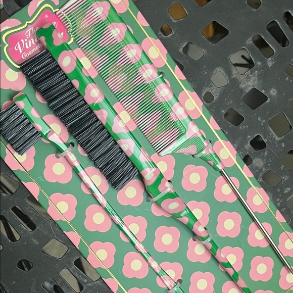 The Vintage Cosmetic Company | Hair | Slick Back Bun Essentails Comb ...